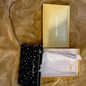 Brand New Michael Kors leather good clutch wristlet wallet